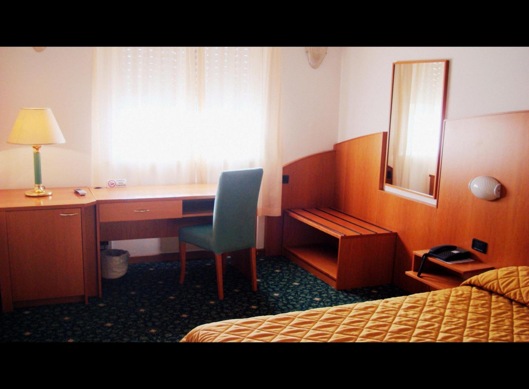 Hotel Cristallo Udine Eksteriør billede