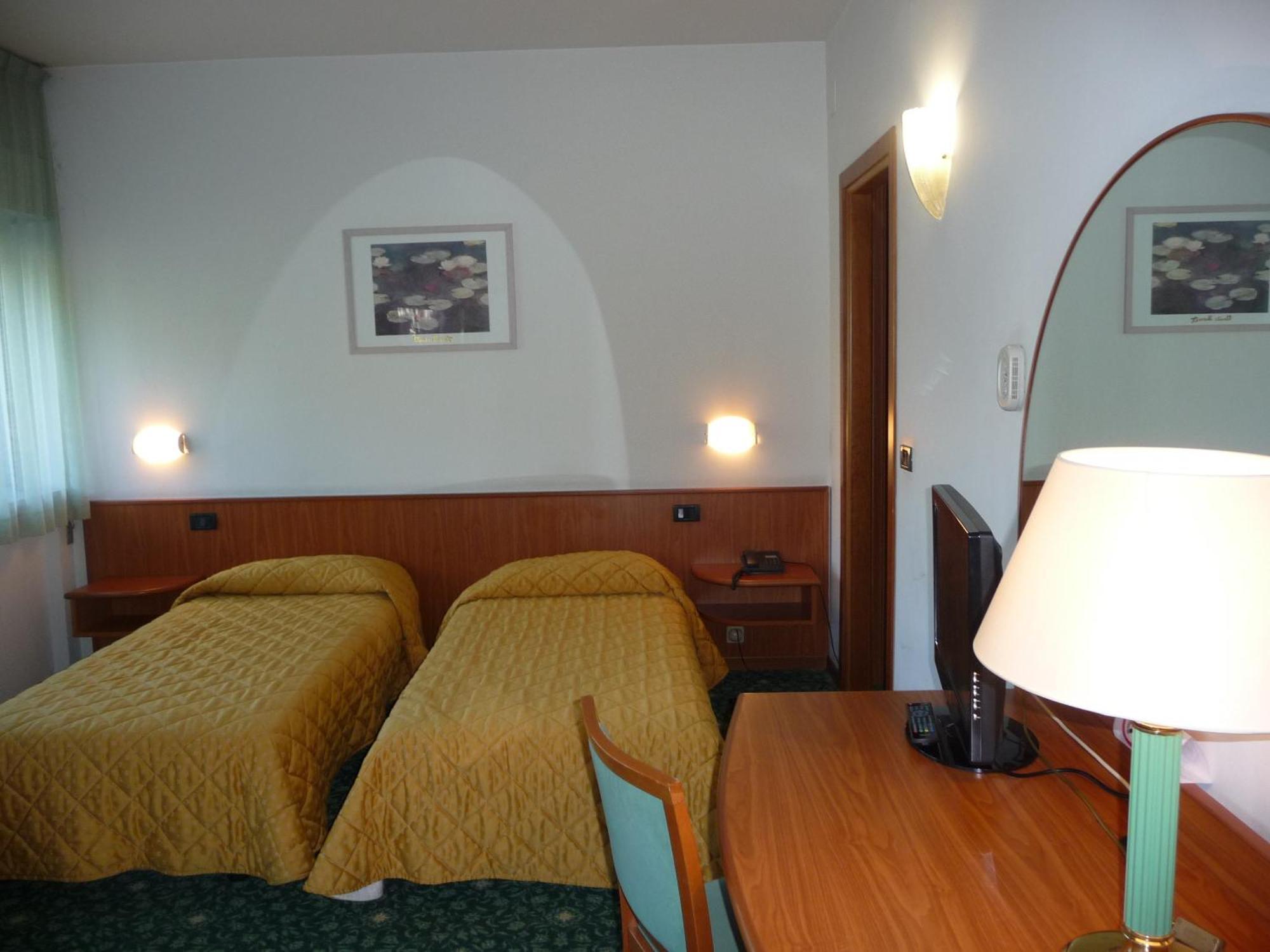 Hotel Cristallo Udine Eksteriør billede